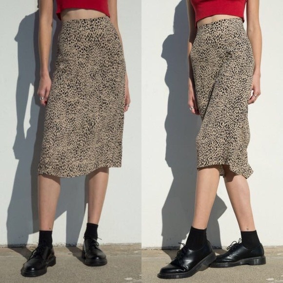 Brandy Melville Dresses & Skirts - Brandy Melville Phoebe Leopard Midi Skirt One Size Animal Print 25” Waist Tan